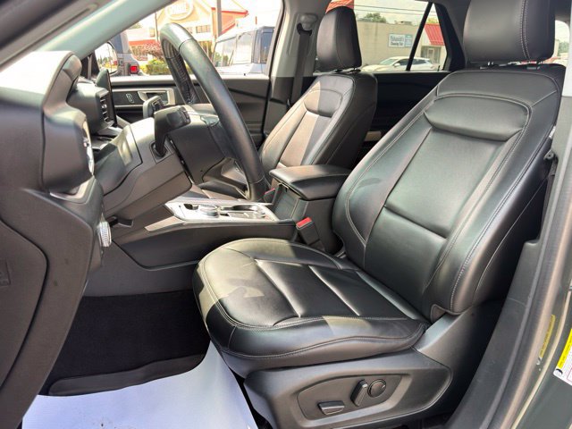 Used 2022 Ford Explorer XLT w/ Equipment Group 202A AWD/4WD image 15