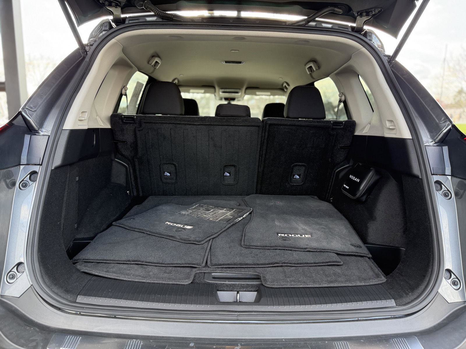 Used 2023 Nissan Rogue SV image 10