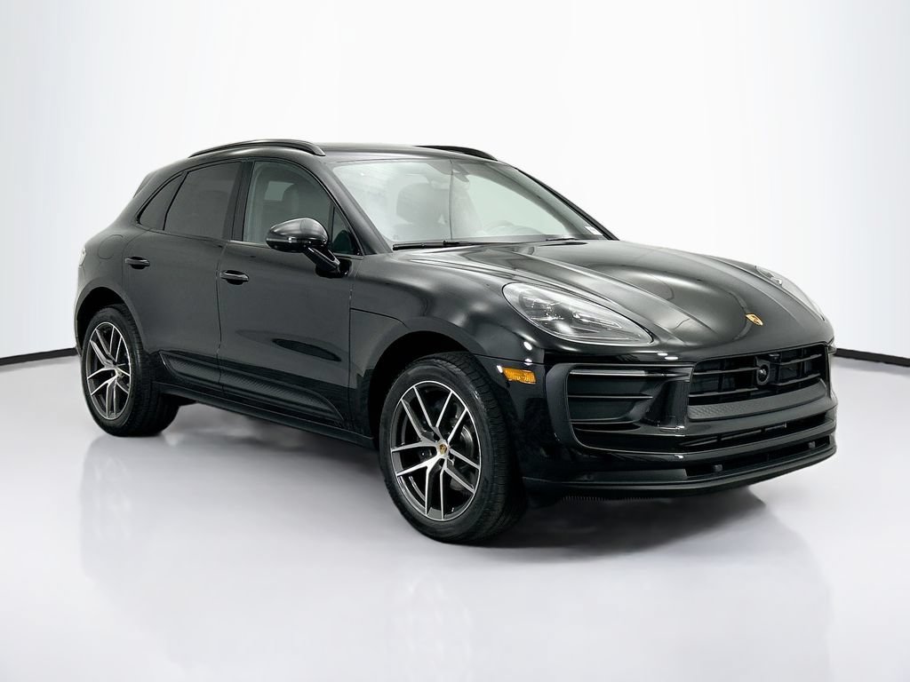 Used 2026 Porsche Macan AWD/4WD image 9