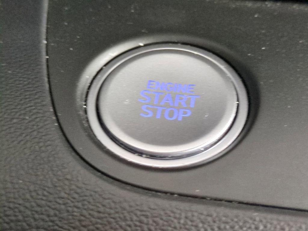 Certified 2024 Hyundai Elantra SEL image 33