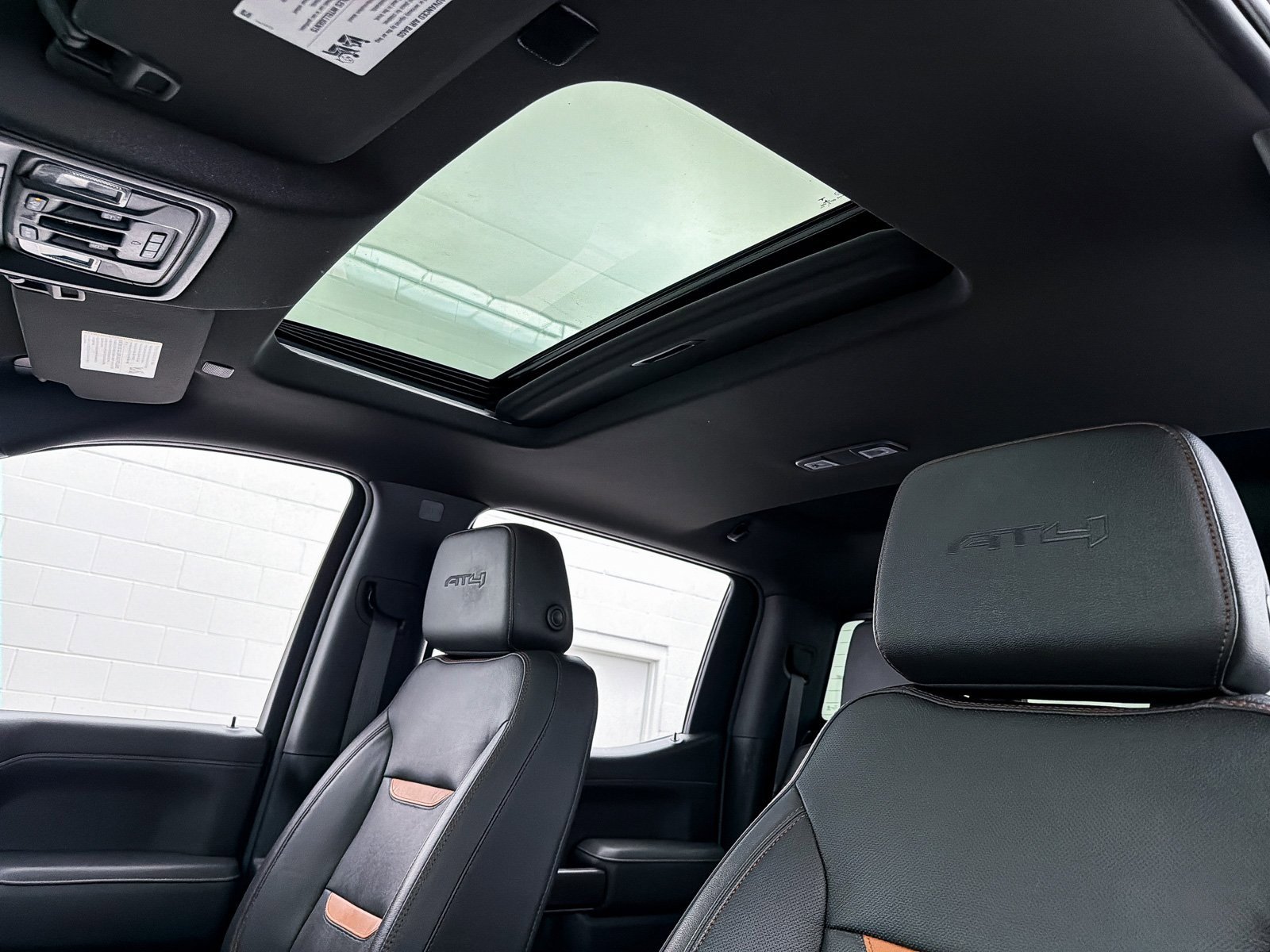 Used 2022 GMC Sierra 1500 AT4 w/ AT4 Premium Package image 3