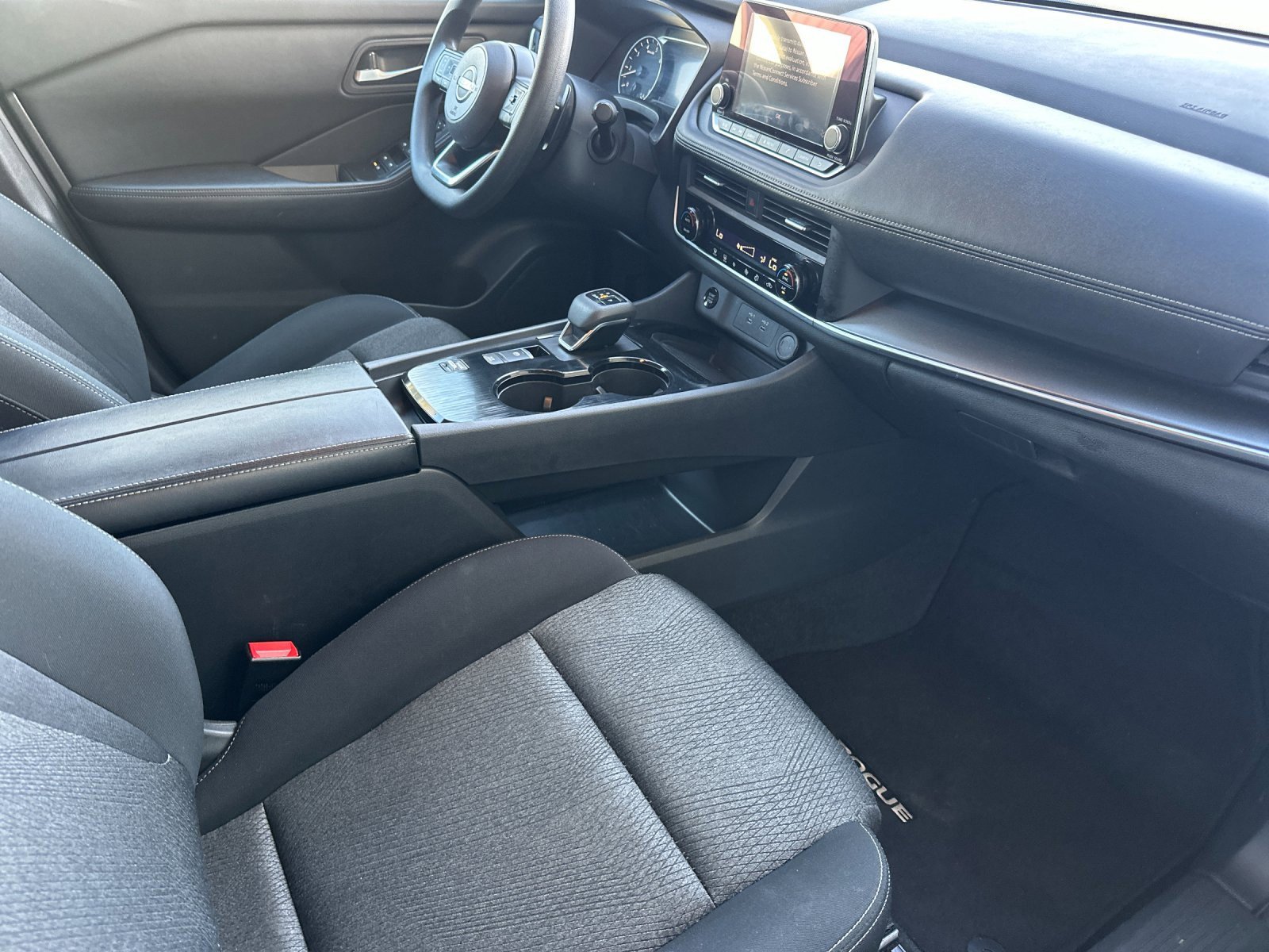 Used 2024 Nissan Rogue SV image 15