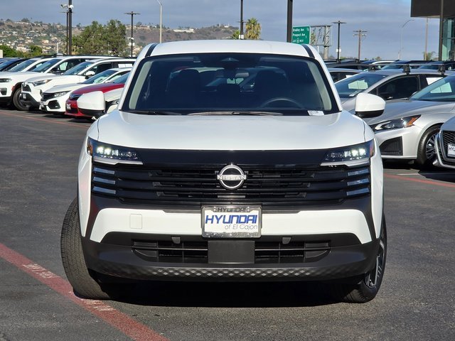 Used 2025 Nissan Kicks SV w/ Illumination Package image 3