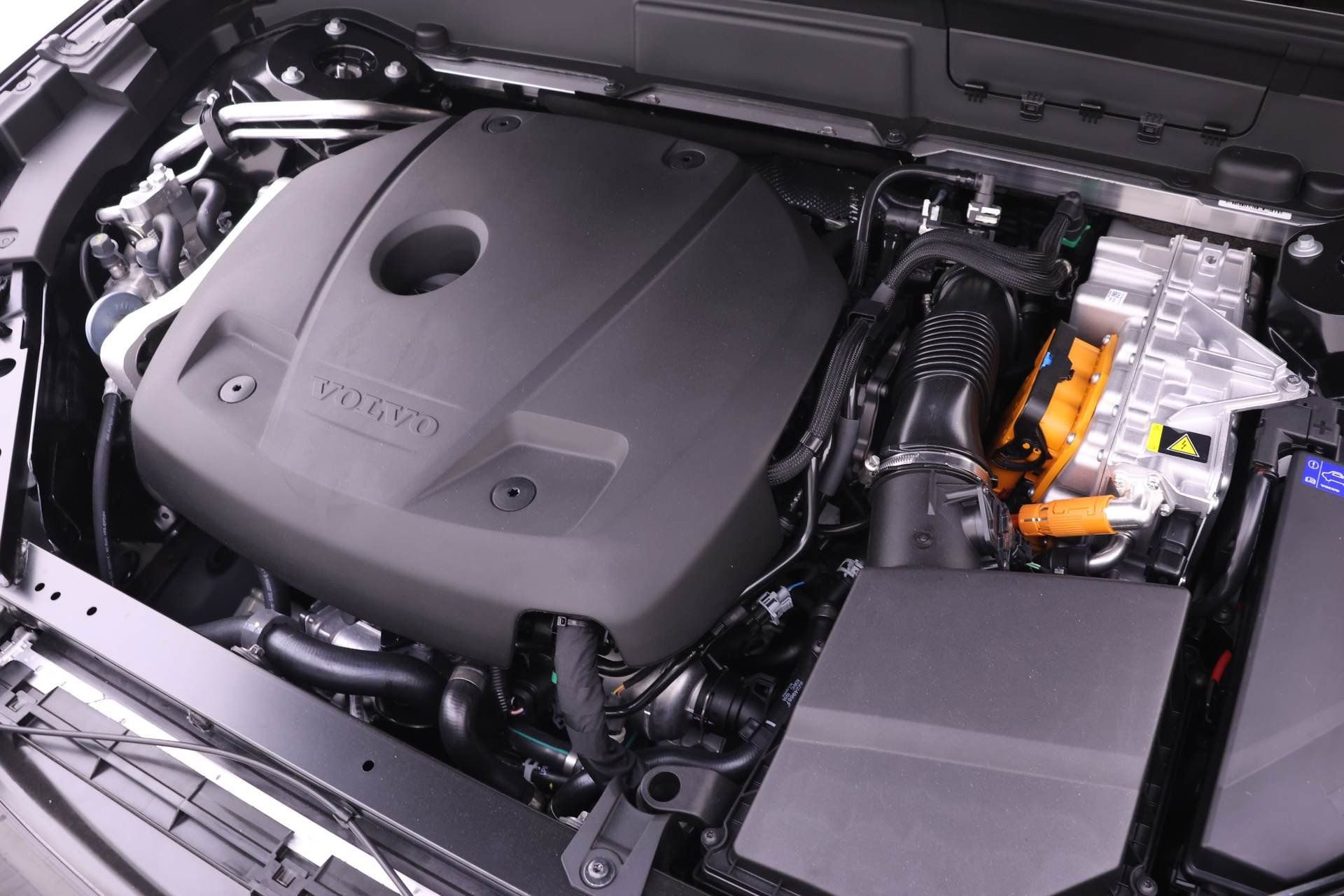 New 2025 Volvo XC60 T8 Plus w/ Protection Package Premier image 16