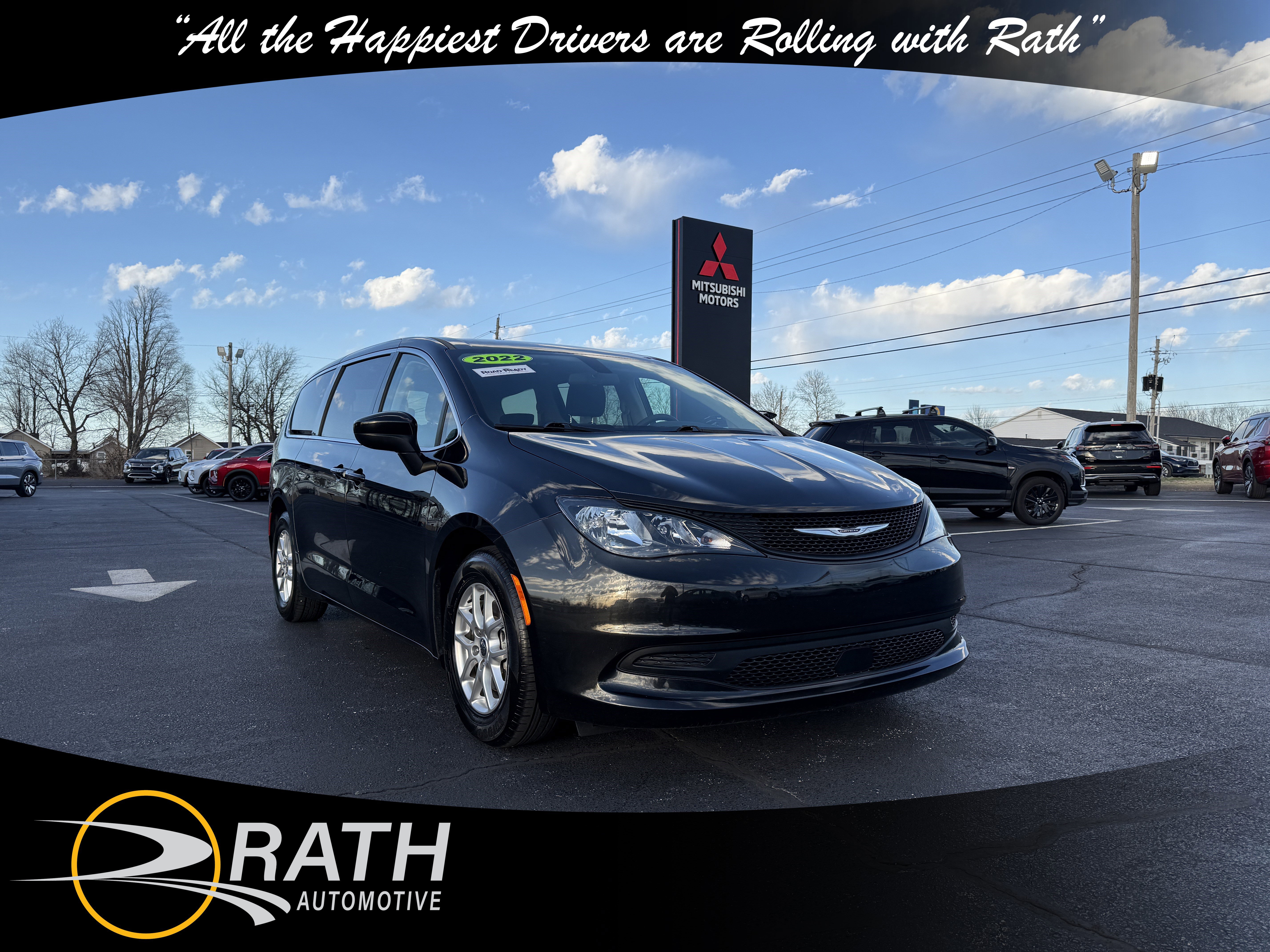 Used 2022 Chrysler Voyager LX image 1