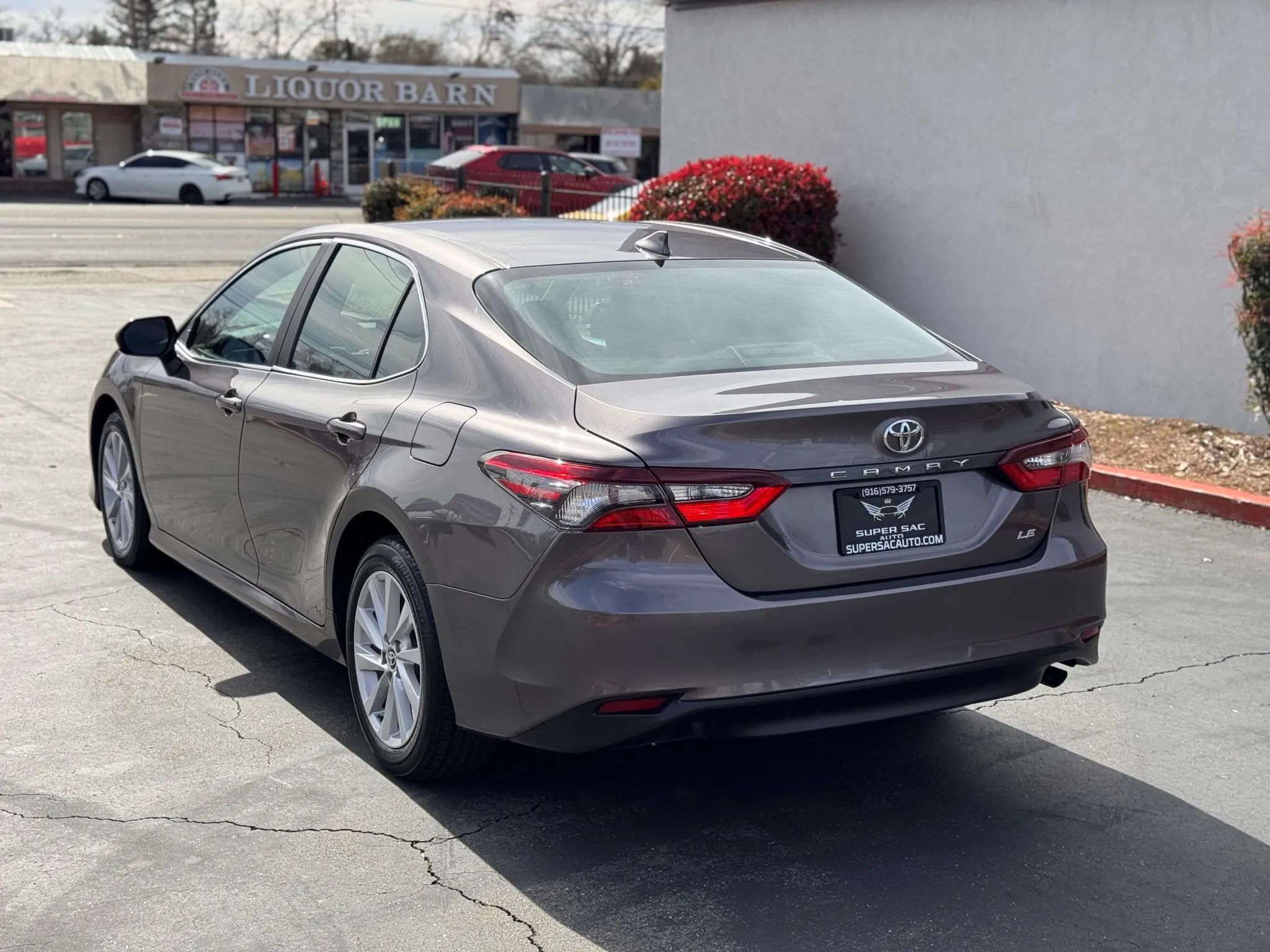 Used 2022 Toyota Camry LE FWD image 4