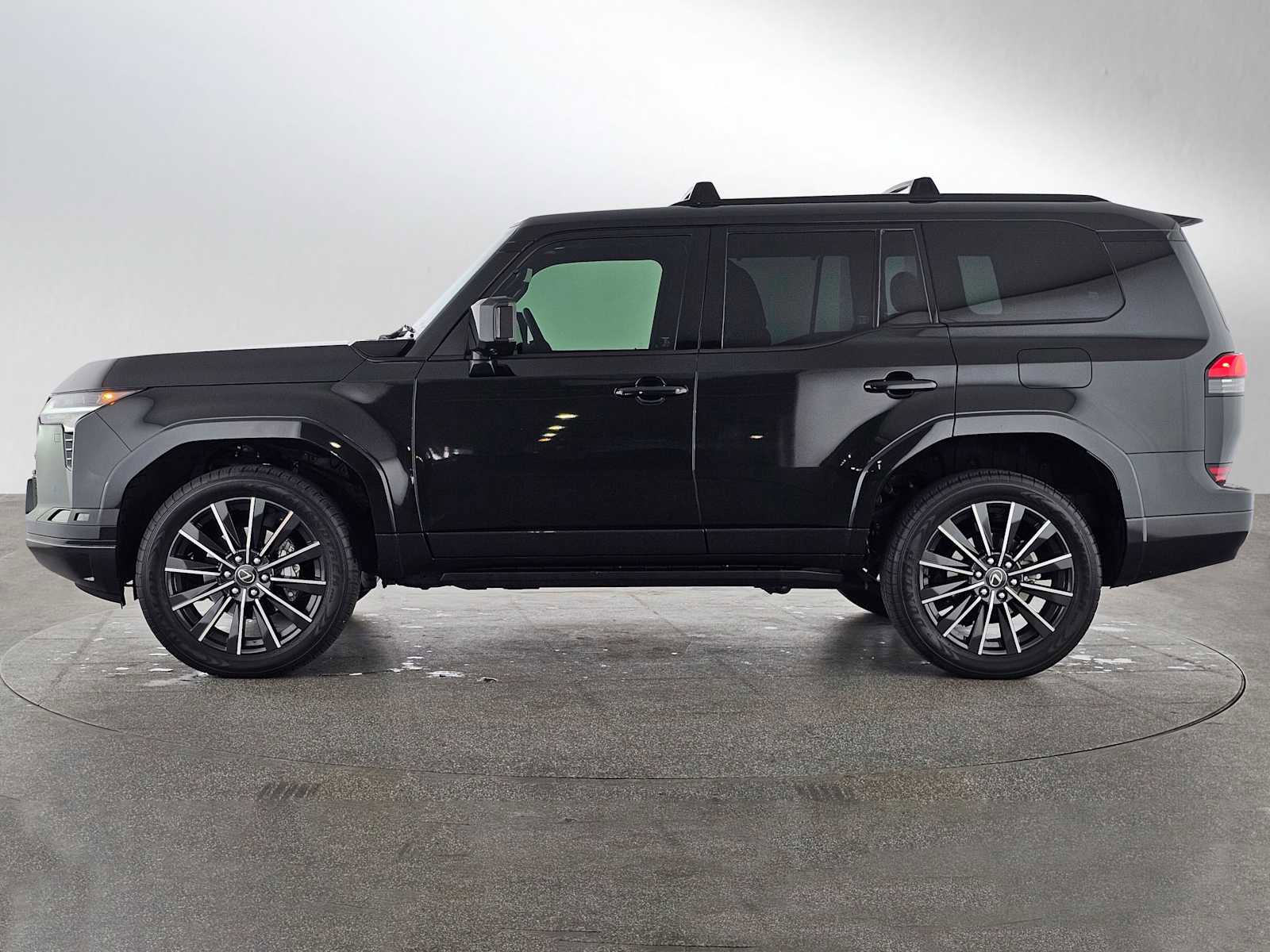 Used 2024 Lexus GX 550 w/ Accessory Package (2T) image 2