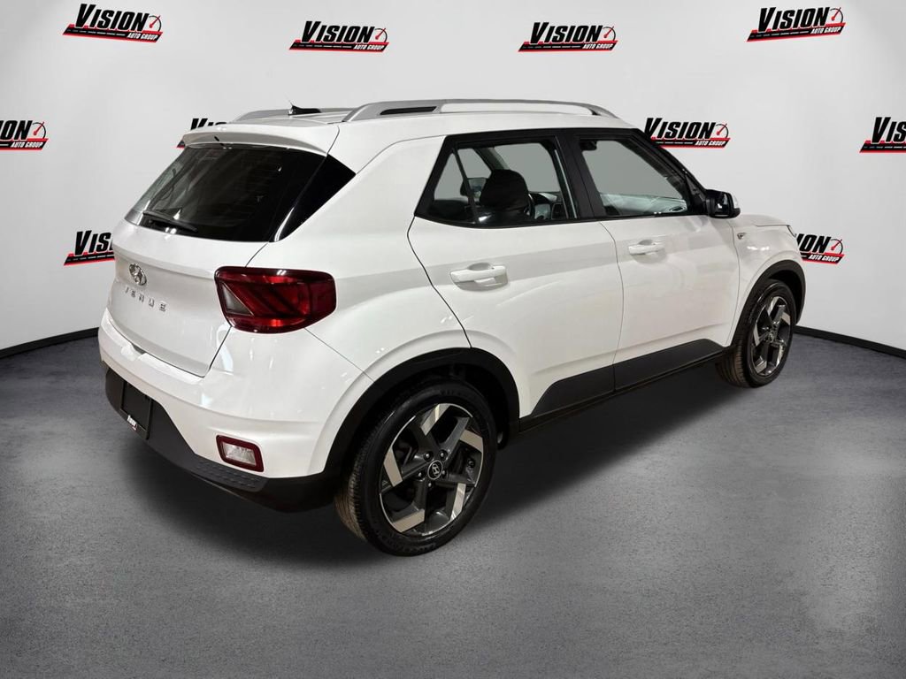 Used 2023 Hyundai Venue SEL w/ Cargo Package image 5