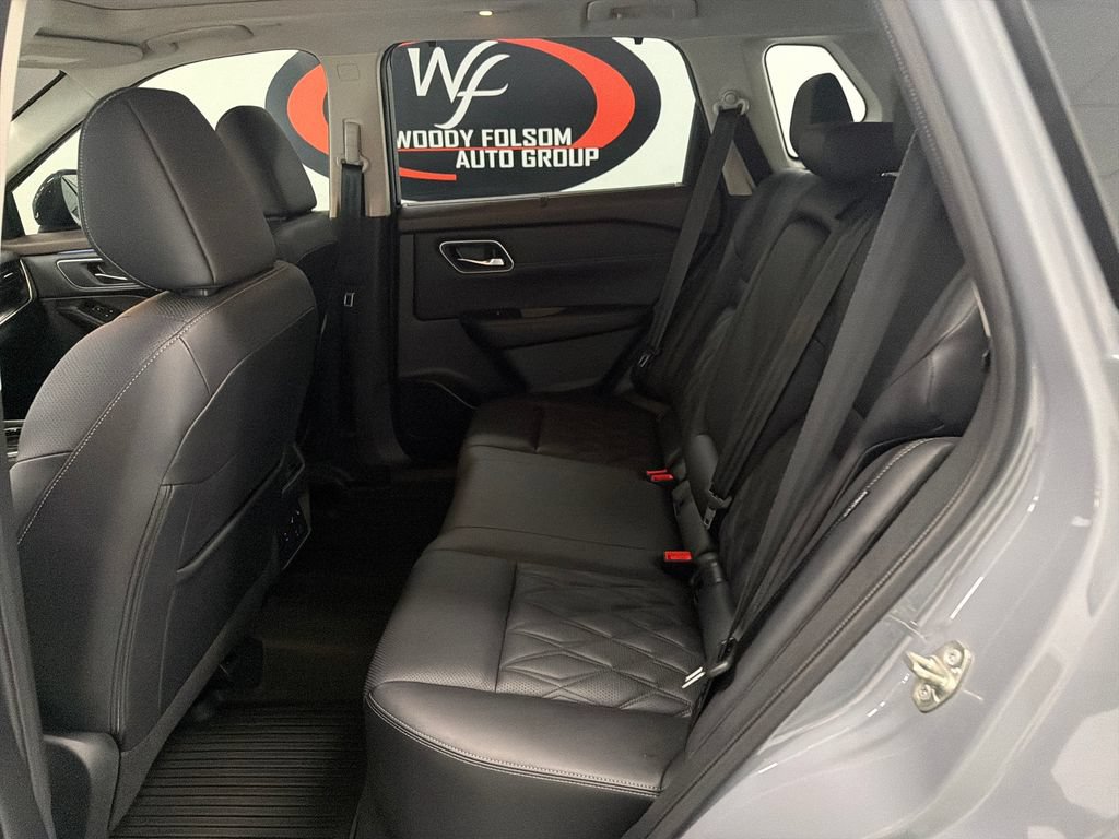 Used 2023 Nissan Rogue Platinum w/ Platinum Premium Package FWD image 14