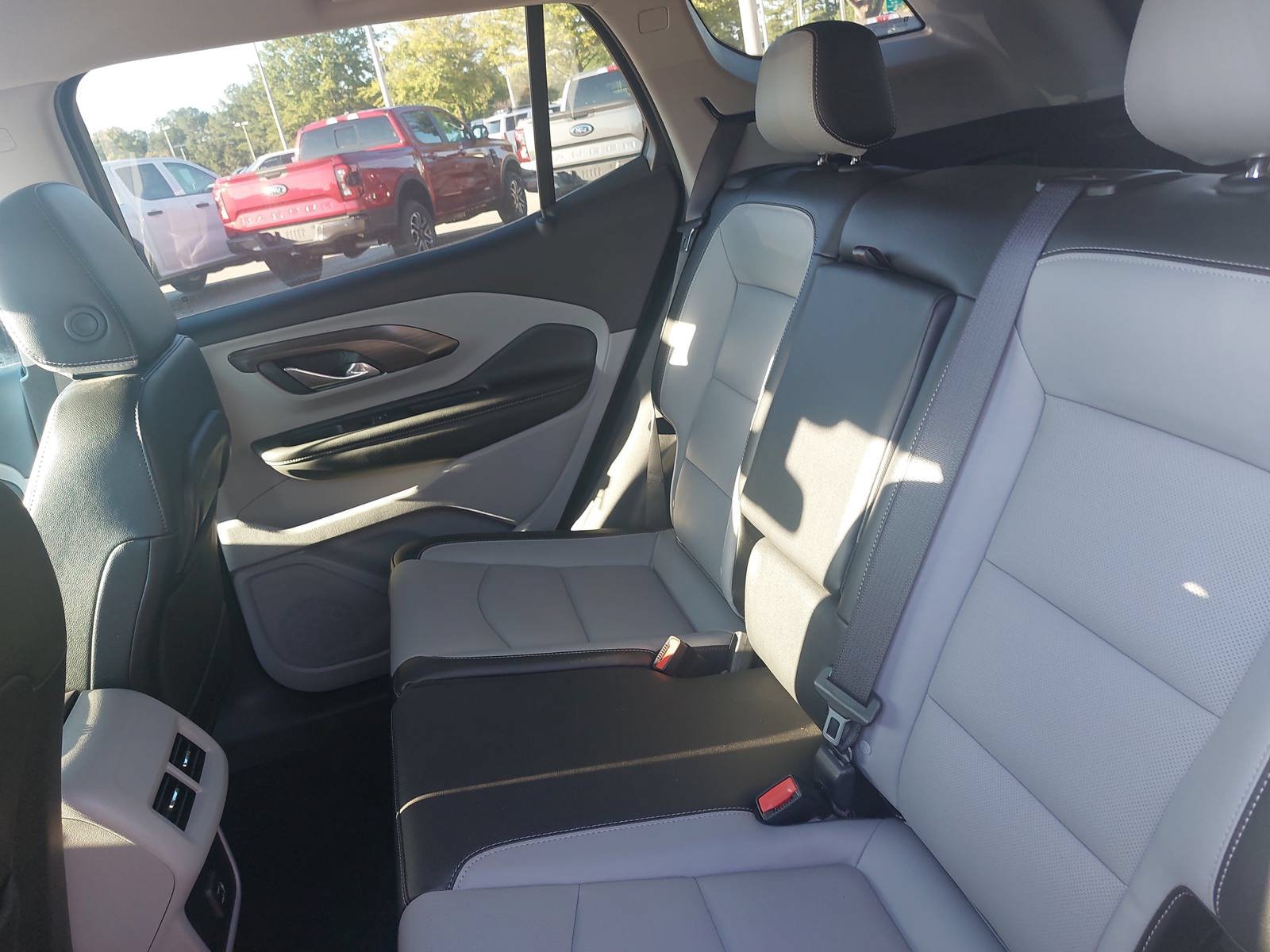 Used 2024 GMC Terrain SLT AWD/4WD image 14