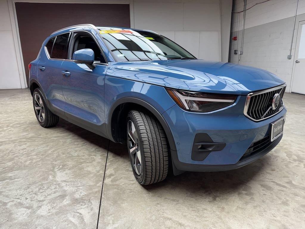 Used 2024 Volvo XC40 B5 Plus AWD/4WD image 6