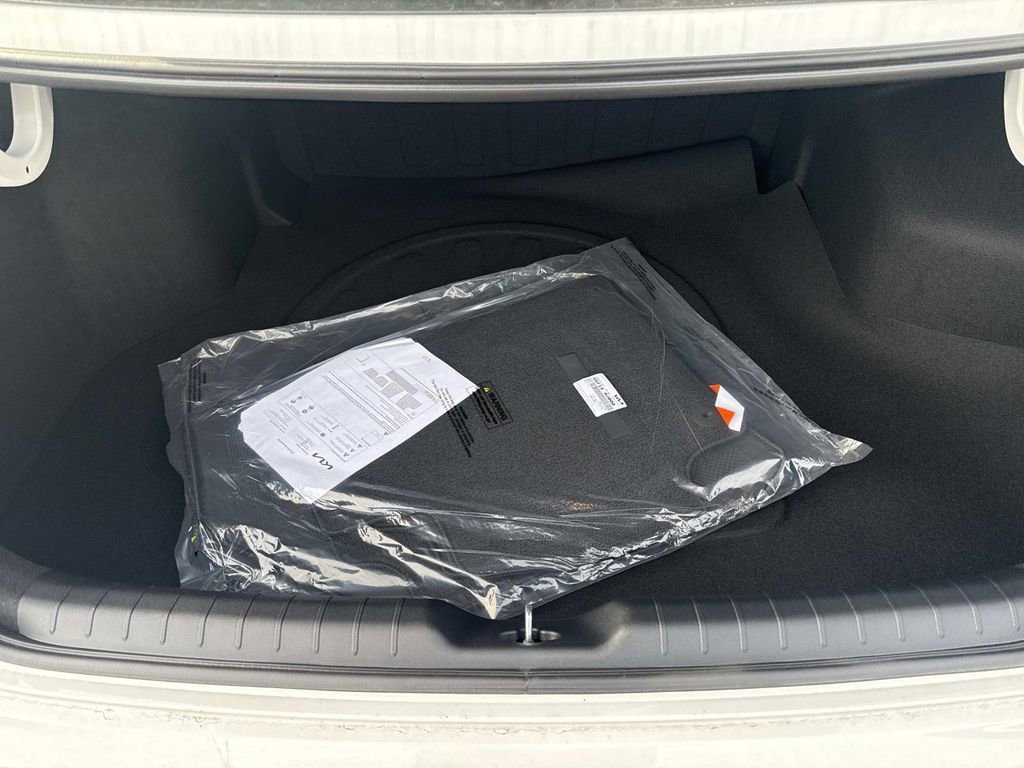 New 2025 Kia K4 LX image 4