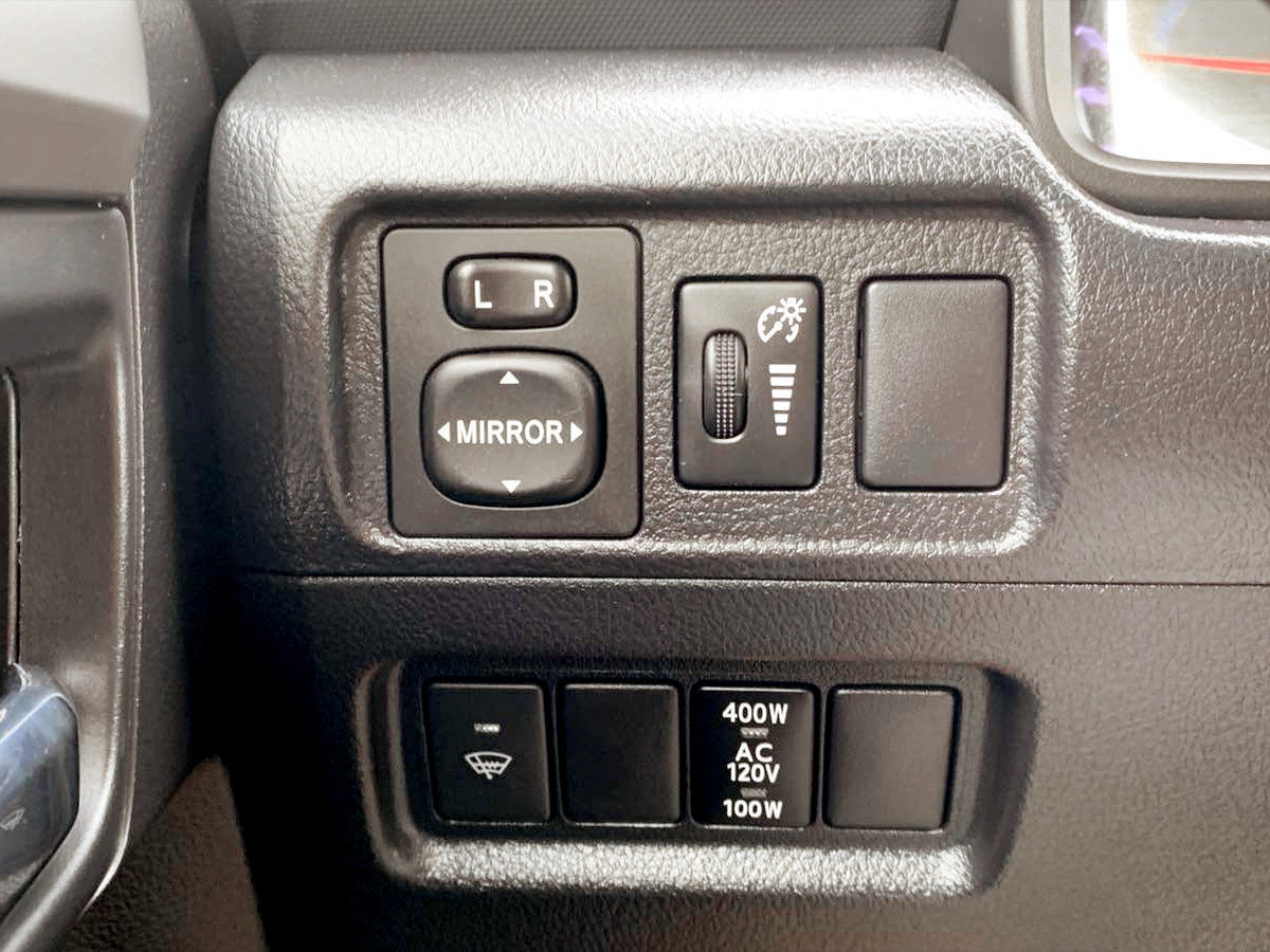Used 2017 Toyota 4Runner SR5 AWD/4WD image 21