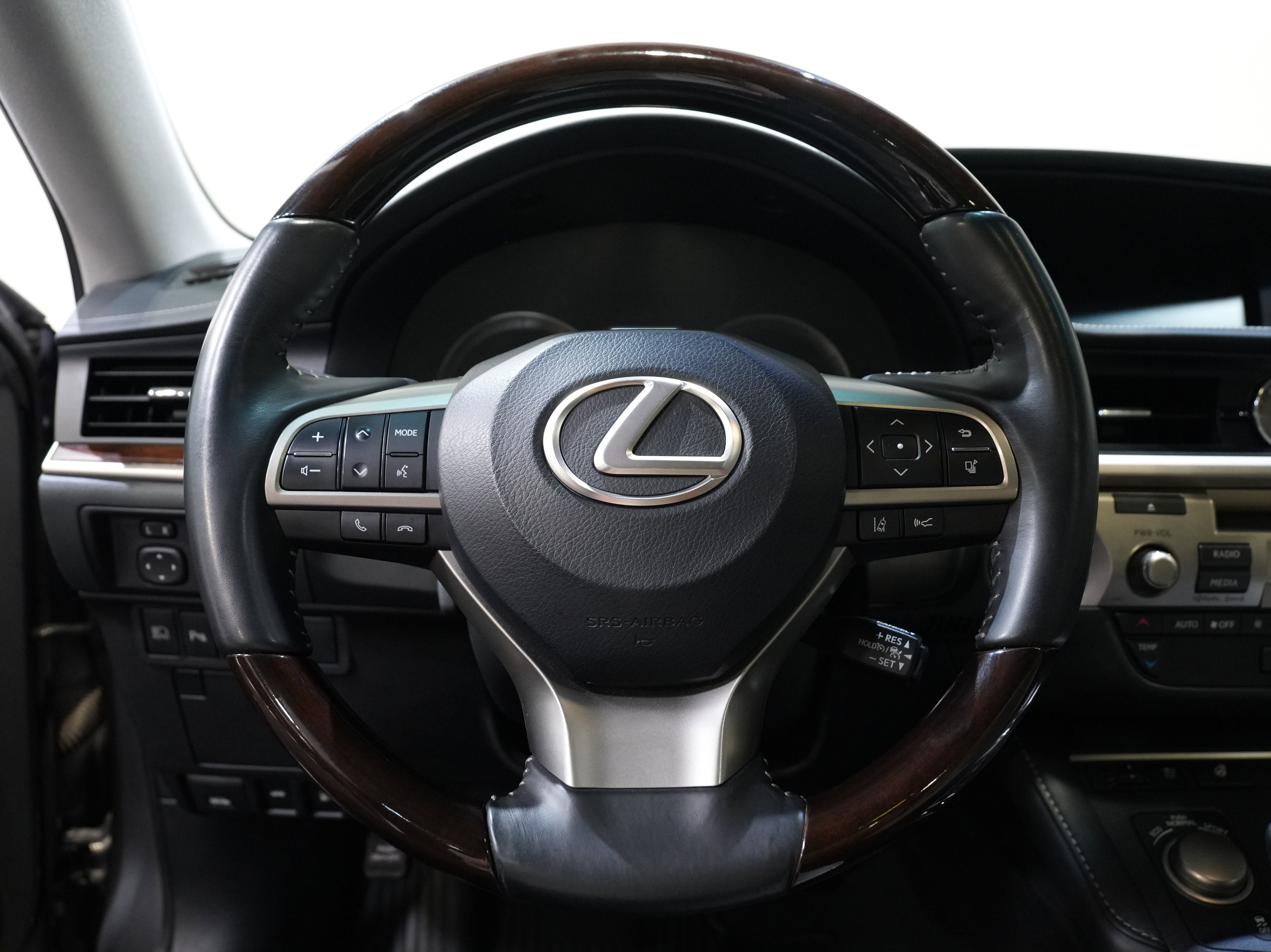 Used 2018 Lexus ES 350 w/ Navigation System Package FWD image 39