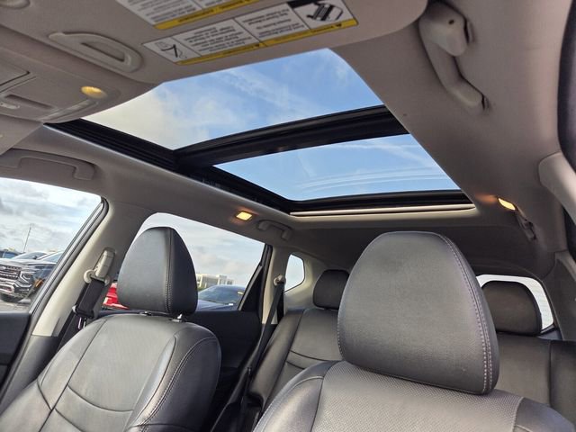 Used 2016 Nissan Rogue SL w/ SL Premium Package image 23