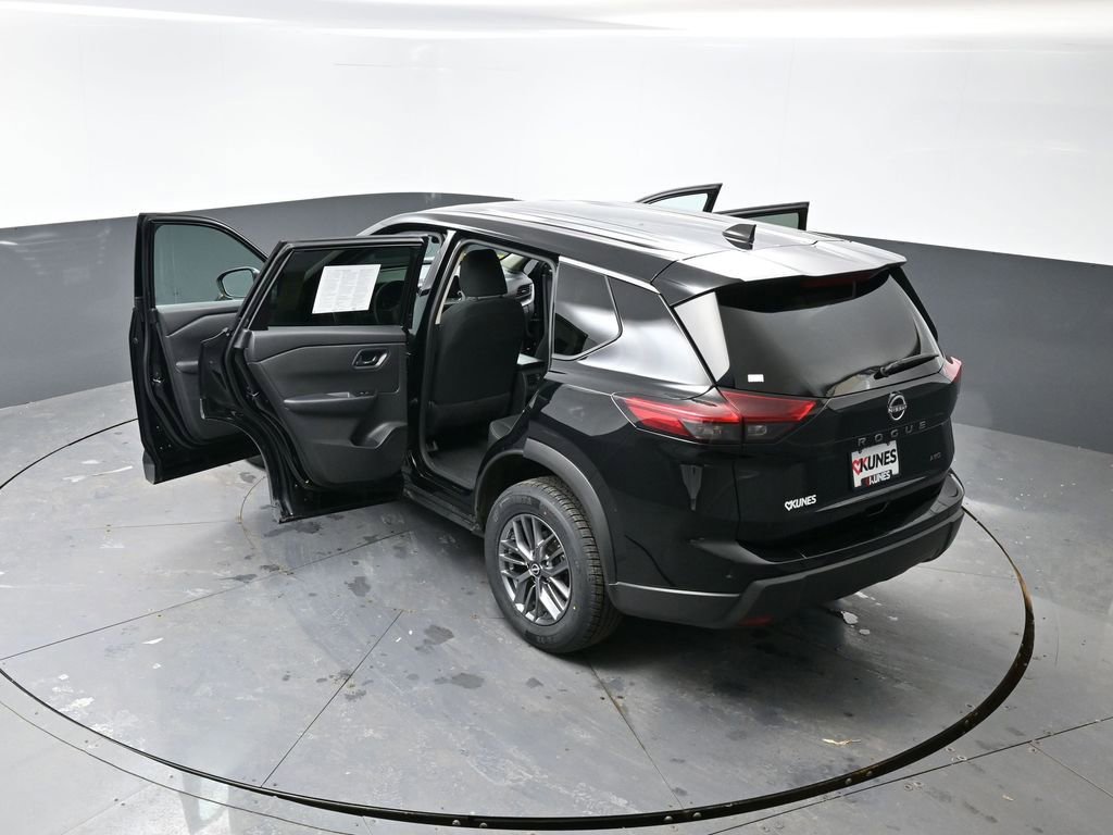Used 2024 Nissan Rogue S image 37