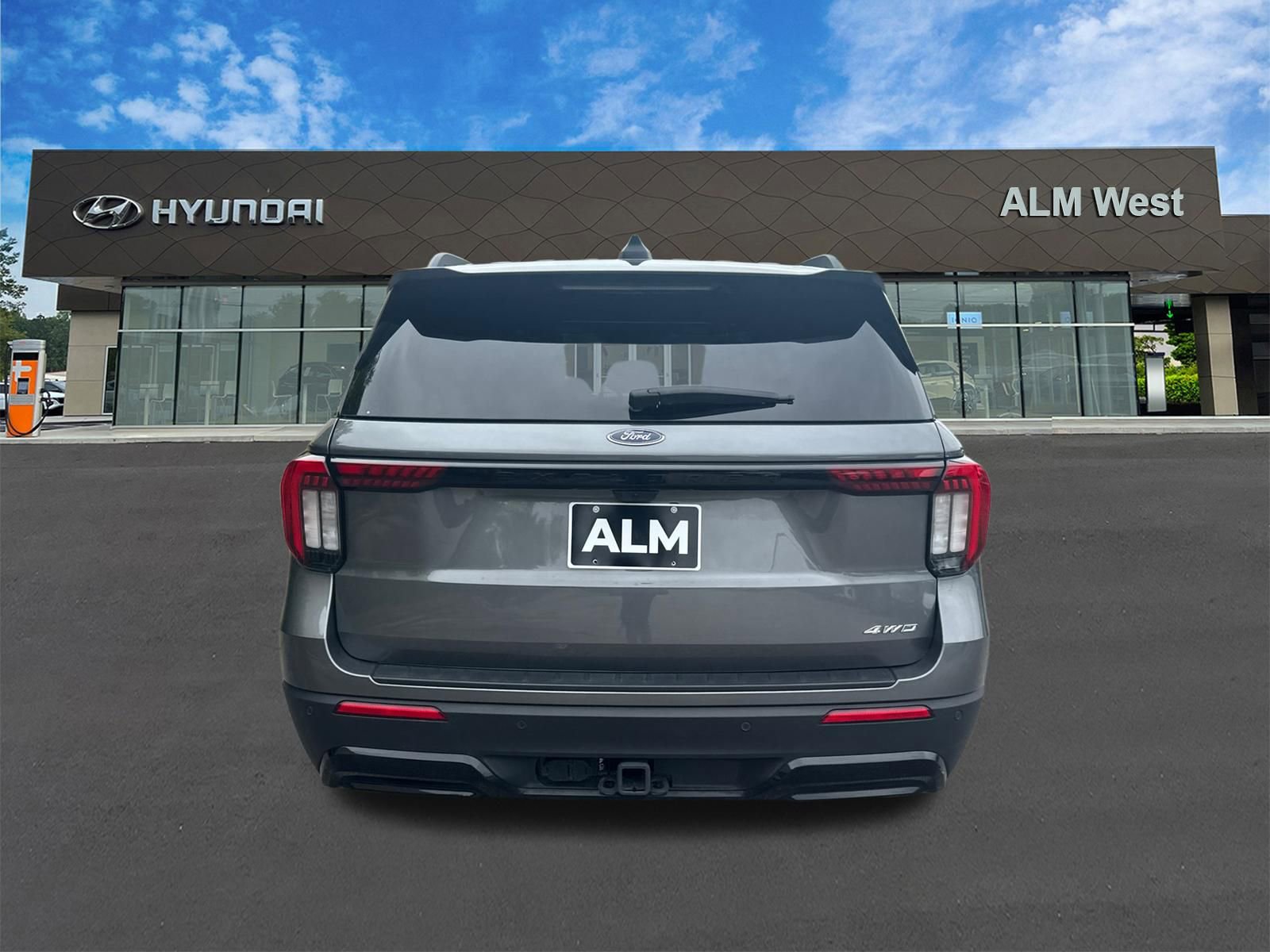 Used 2025 Ford Explorer ST-Line w/ ST-Line Street Pack AWD/4WD image 6