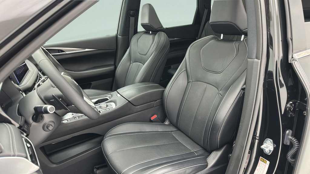 Used 2023 INFINITI QX60 Luxe w/ Vision Package AWD/4WD image 14
