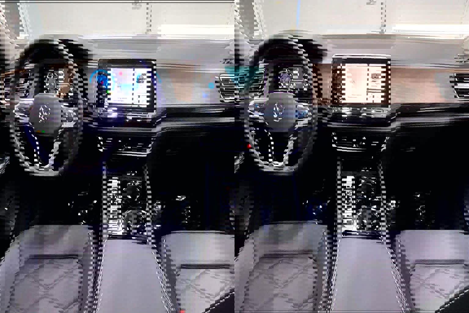 Used 2025 Volkswagen Atlas SE w/ Panoramic Sunroof Package image 18