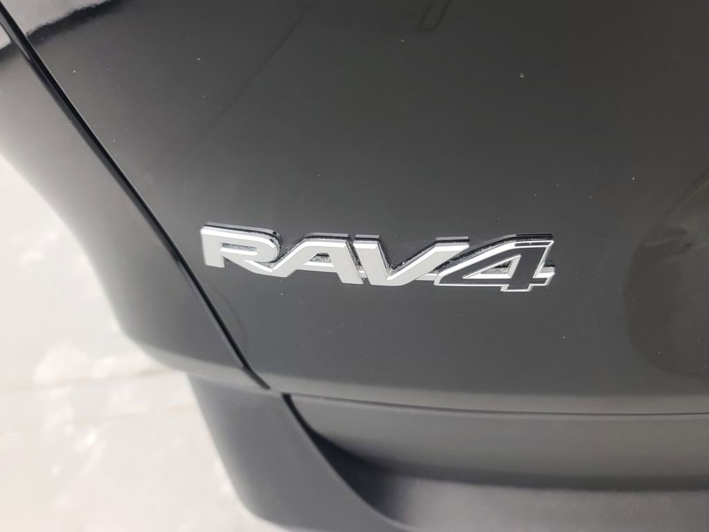 Used 2025 Toyota RAV4 XLE image 12