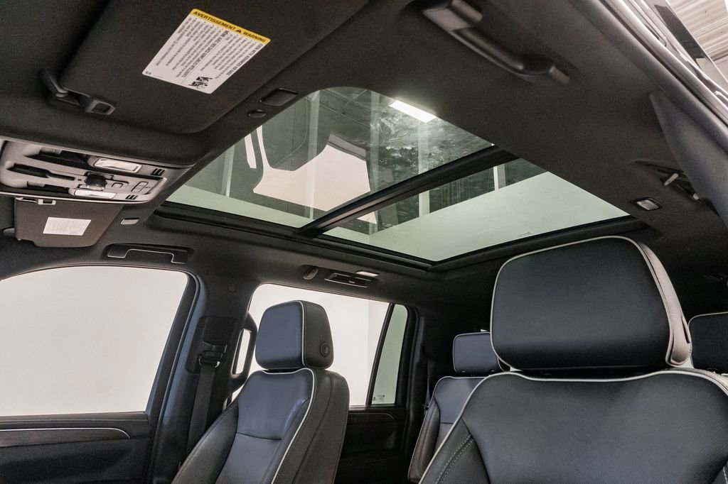 Used 2023 Chevrolet Suburban Premier AWD/4WD image 9
