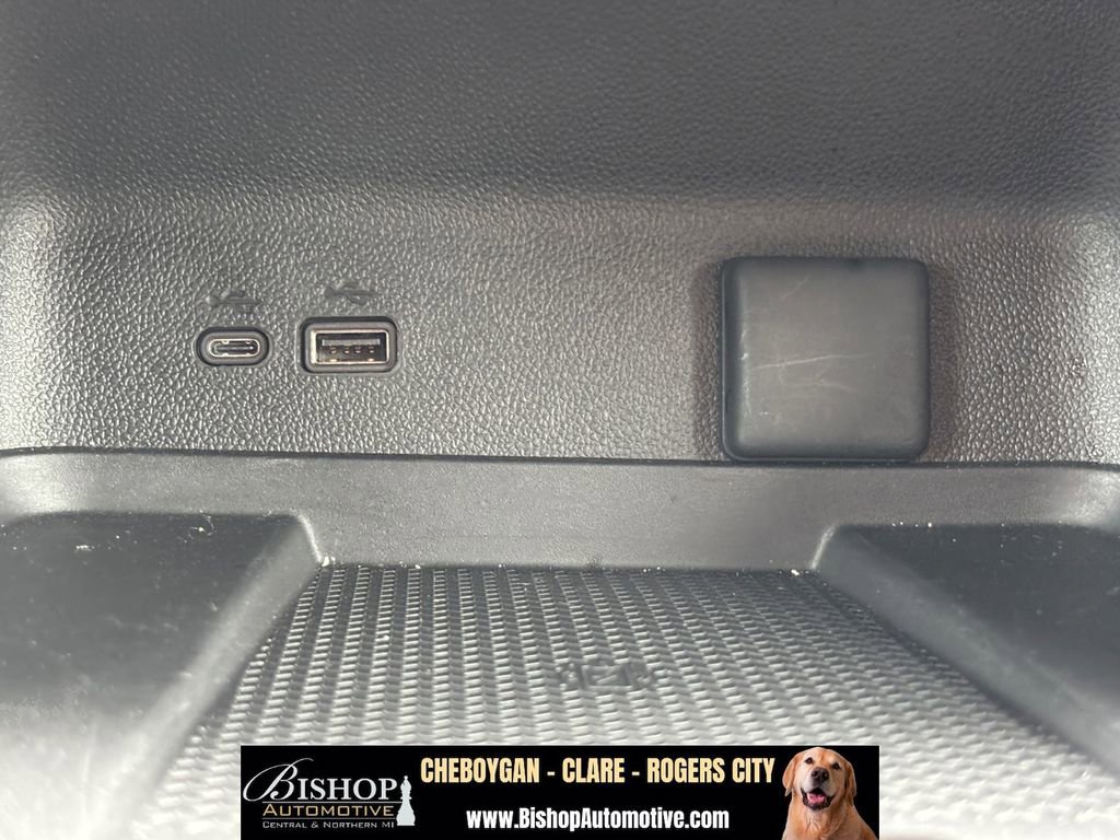 Used 2024 Chevrolet Traverse LT w/ Midnight/Sport Edition FWD image 12