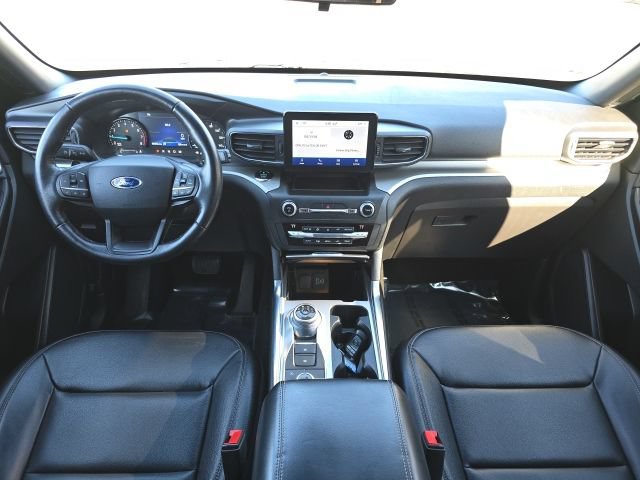 Used 2020 Ford Explorer XLT w/ Equipment Group 202A AWD/4WD image 11