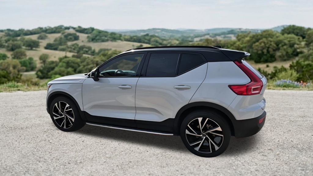 Used 2022 Volvo XC40 T5 R-Design w/ Advanced Package AWD/4WD image 6