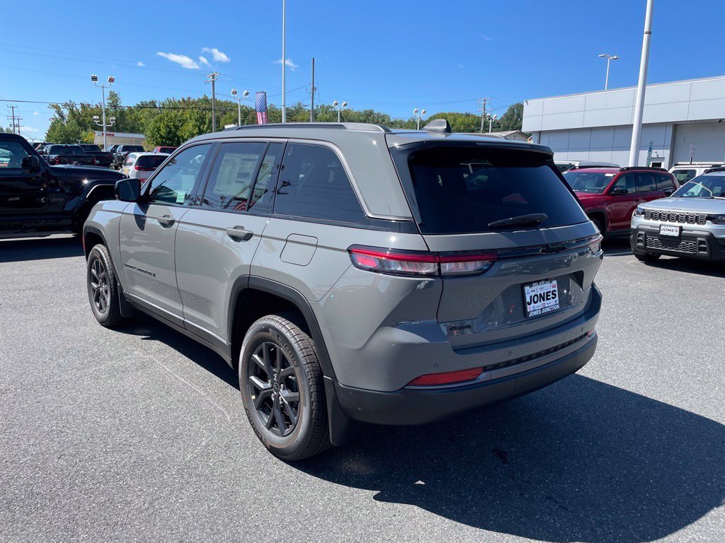 New 2027 Jeep Grand Cherokee Altitude AWD/4WD image 5