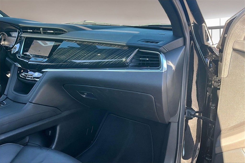 Used 2025 Cadillac XT6 Premium Luxury image 16