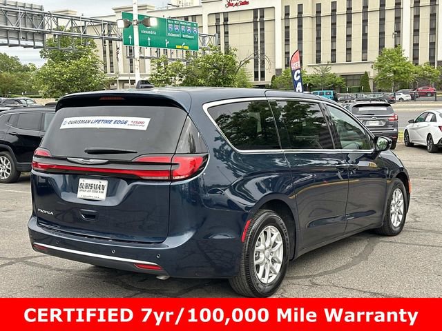Used 2025 Chrysler Pacifica Select FWD image 3