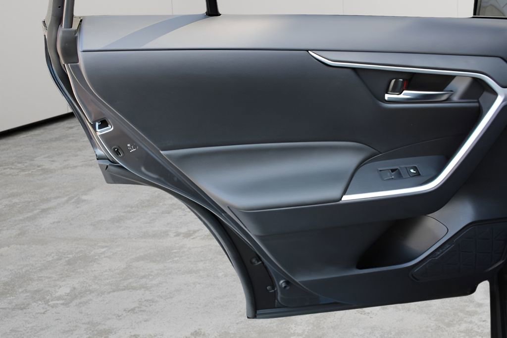 Used 2023 Toyota RAV4 SE w/ Weather & Moonroof Package image 20