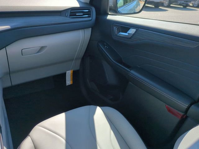 New 2025 Ford Escape SE w/ PHEV Premium Package image 17