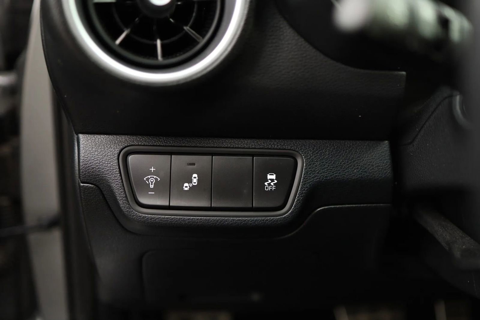 Used 2024 Kia Forte GT-Line w/ GT-Line Premium Package image 14