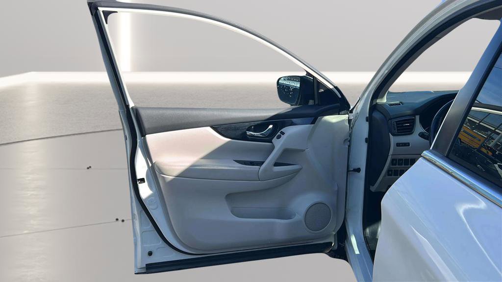 Used 2018 Nissan Rogue Sport SV w/ SV Technology Package image 11