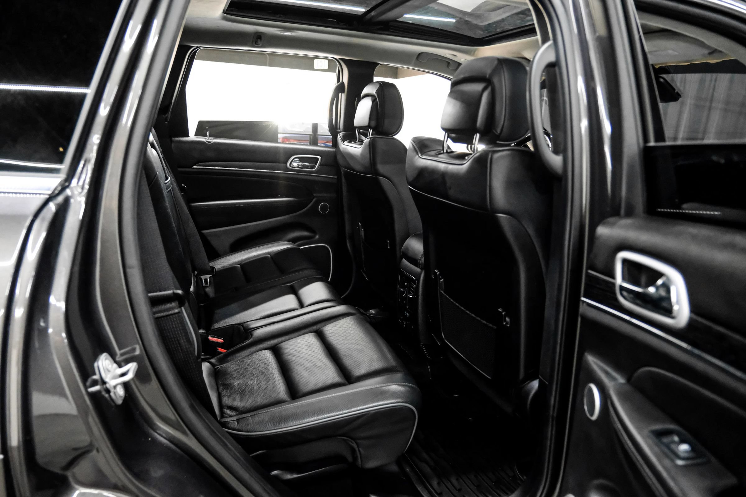 Used 2021 Jeep Grand Cherokee Summit AWD/4WD image 42