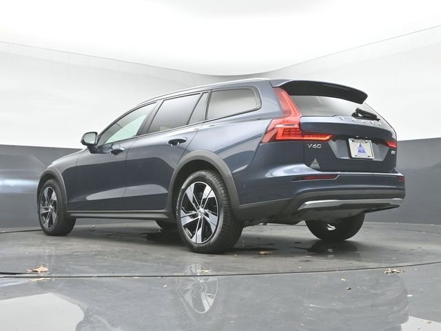 Used 2024 Volvo V60 B5 Cross Country Plus image 41