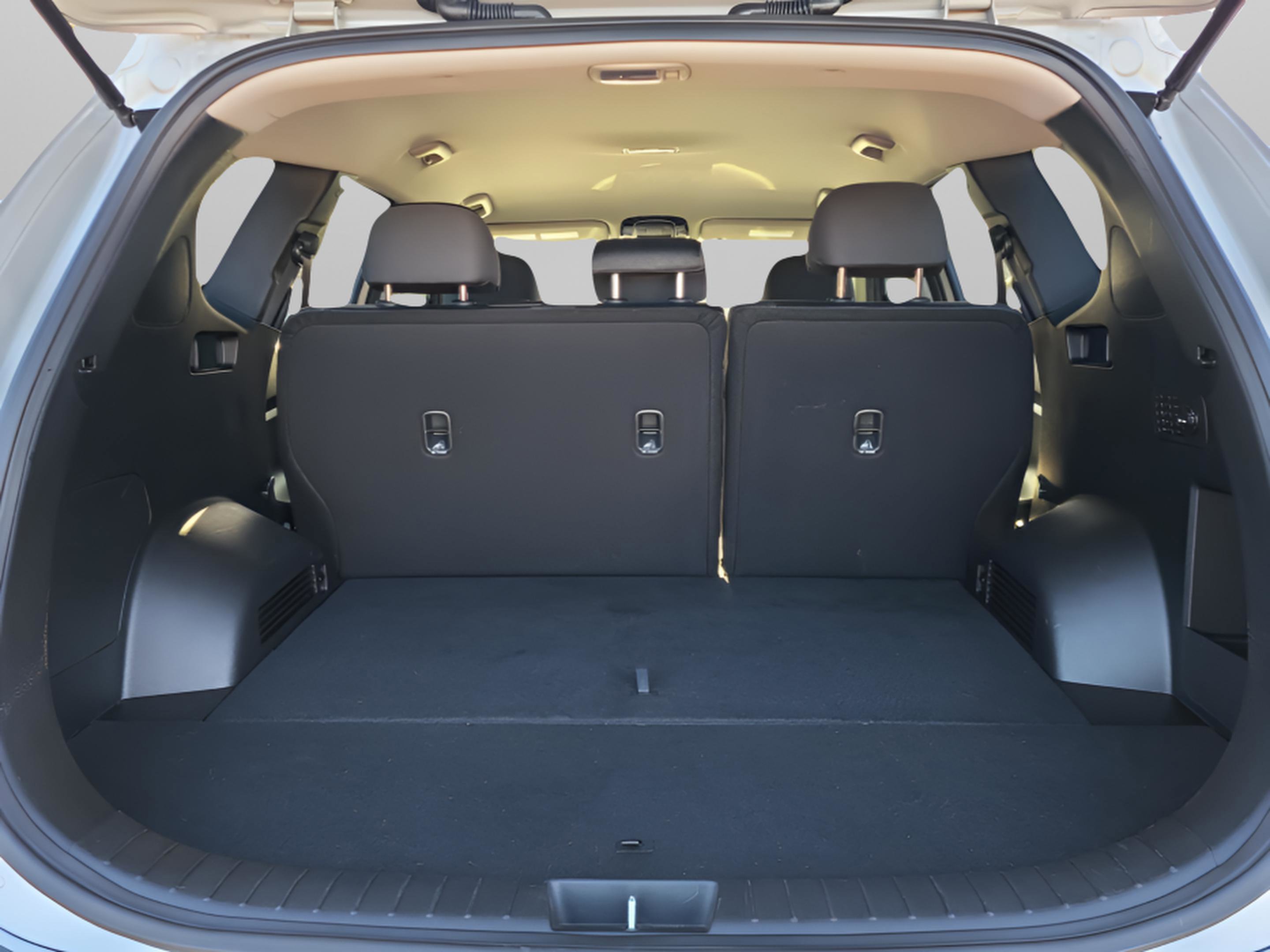 Used 2023 Hyundai Santa Fe SE image 8