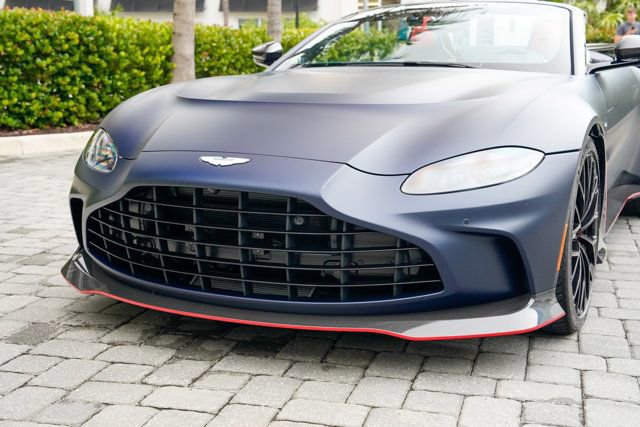 Used 2023 Aston Martin V12 Vantage Roadster RWD image 41