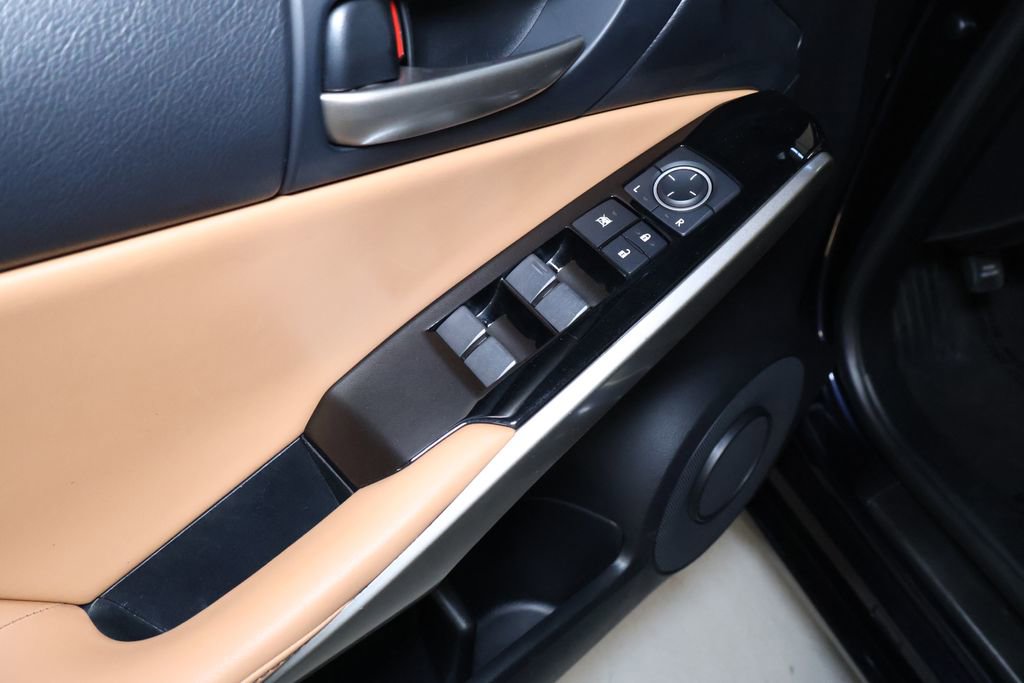 Used 2017 Lexus IS 300 AWD image 13