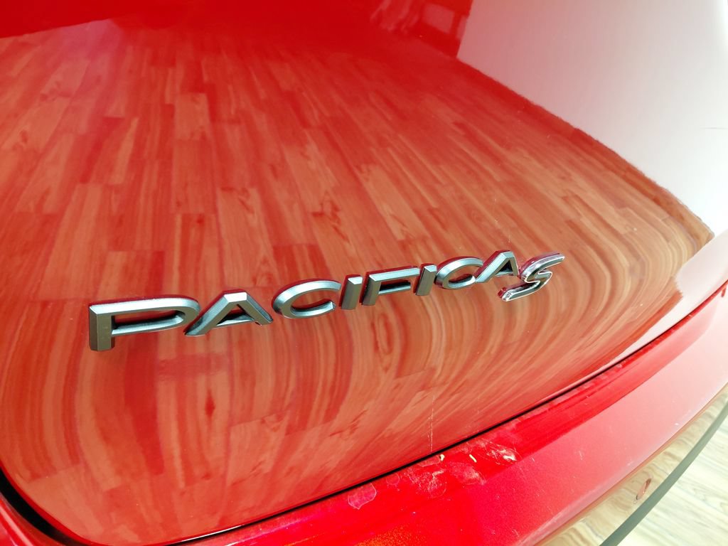 Used 2025 Chrysler Pacifica Limited w/ Uconnect Theater Family Group AWD/4WD image 39