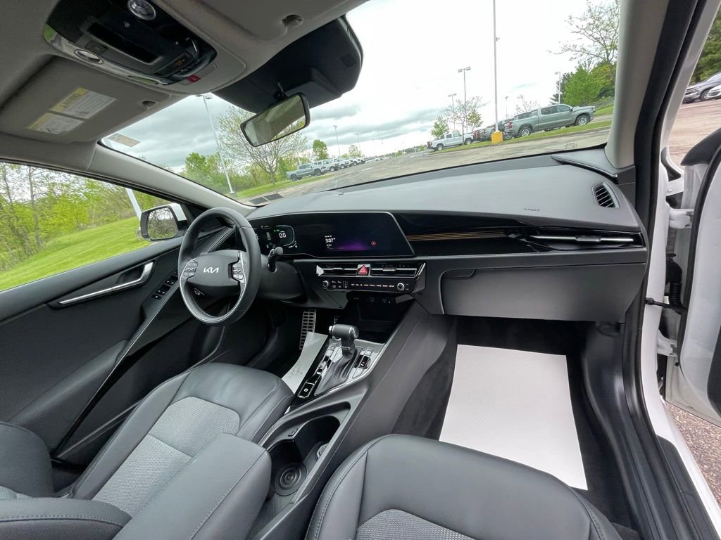 Certified 2024 Kia Niro EX Touring FWD image 10