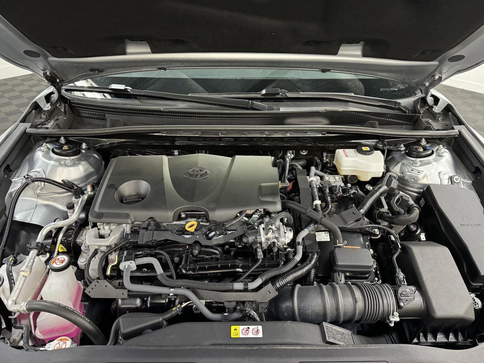 Used 2023 Toyota Camry SE image 9