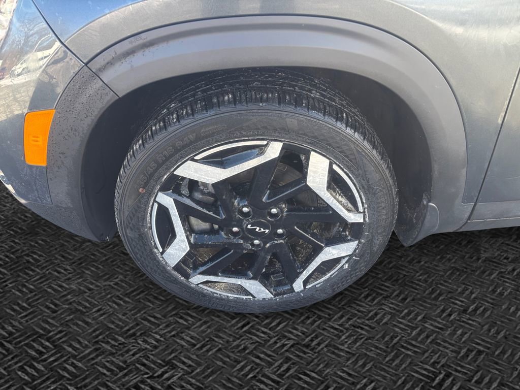 Certified 2024 Kia Seltos SX w/ SX Sunroof Package image 10