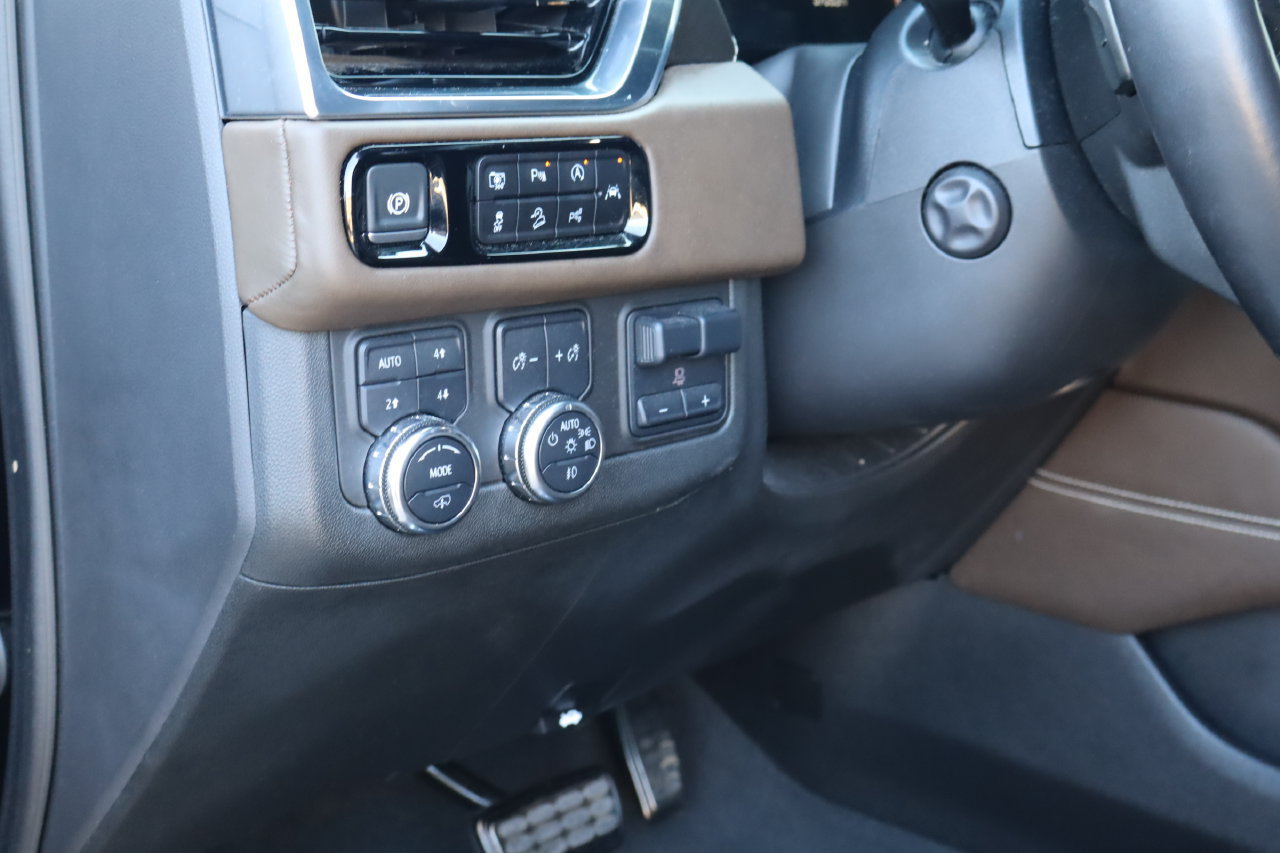Used 2025 GMC Yukon Denali Ultimate AWD/4WD image 30