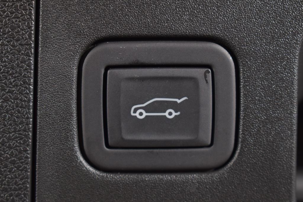 Used 2024 Cadillac XT4 Luxury w/ Cold Weather Package image 6