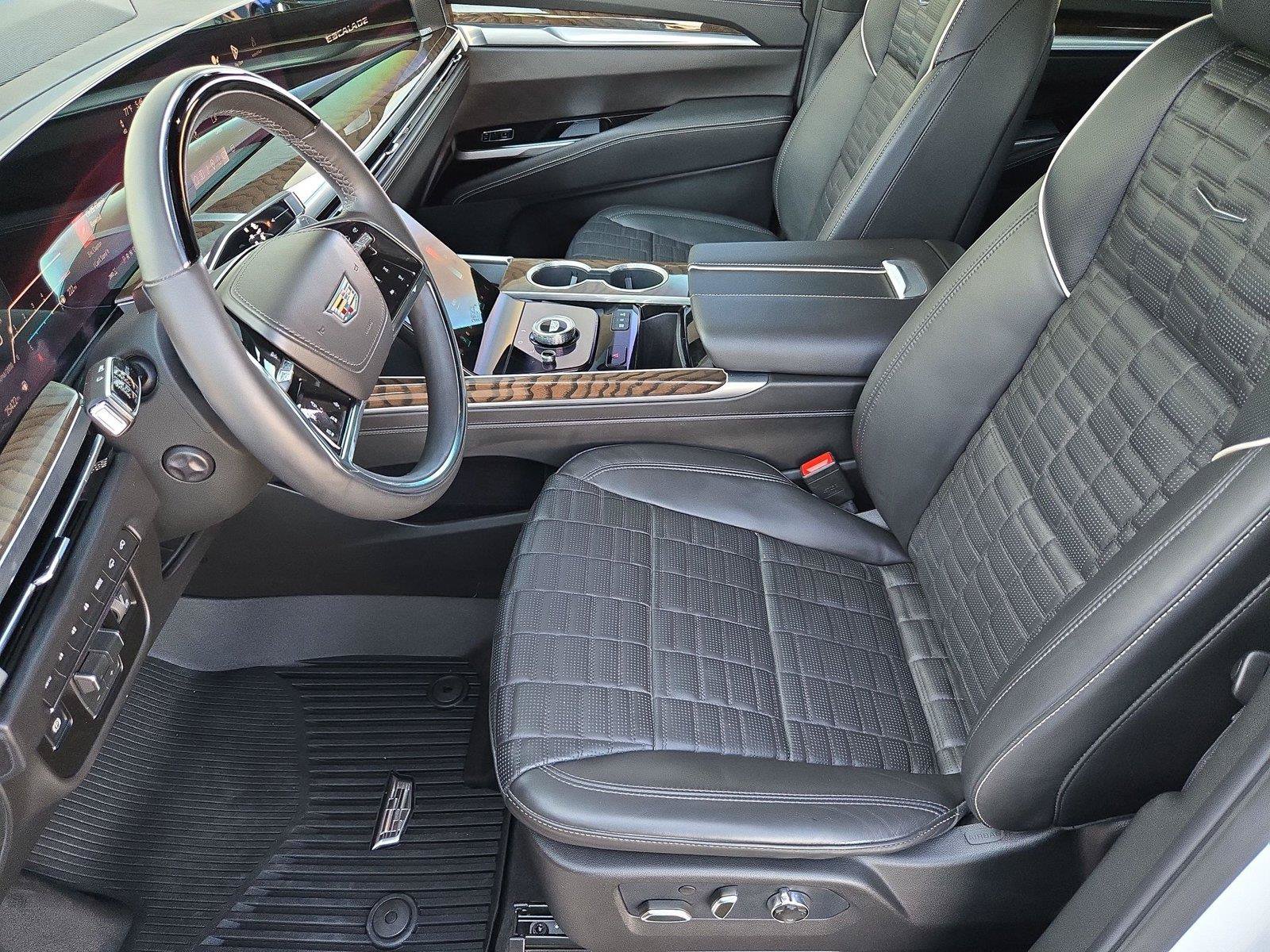 Used 2026 Cadillac Escalade Platinum Luxury w/ LPO, Floor Liner Package AWD/4WD image 11