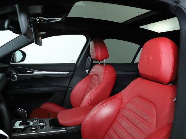 Used 2024 Alfa Romeo Stelvio Veloce image 21