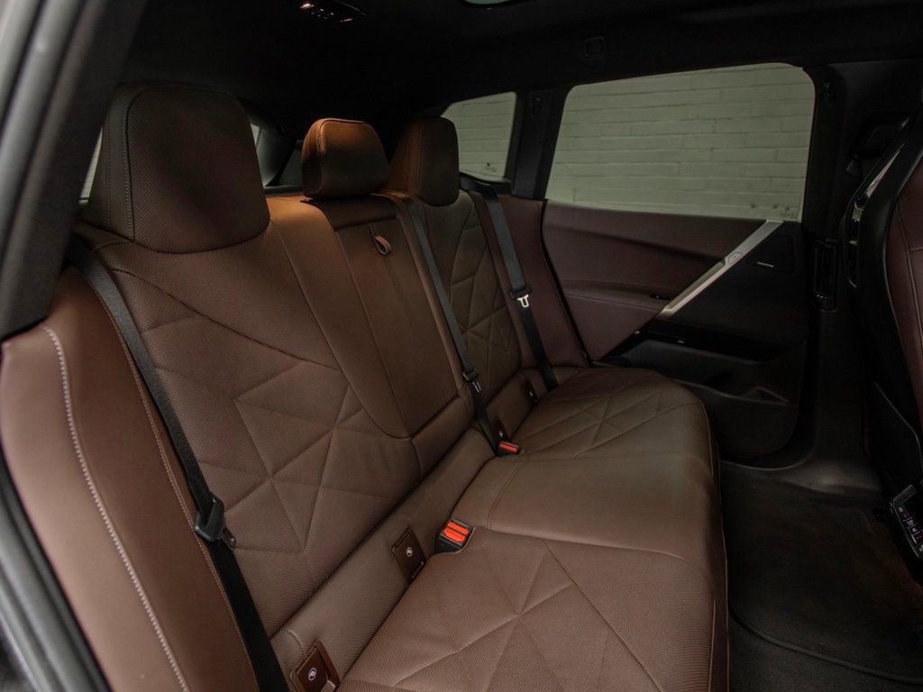 Used 2024 BMW iX xDrive50 w/ Sport Package AWD/4WD image 23