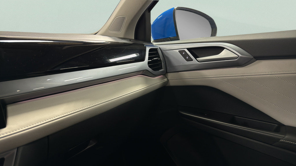 Certified 2025 Volkswagen Taos SEL AWD/4WD image 29